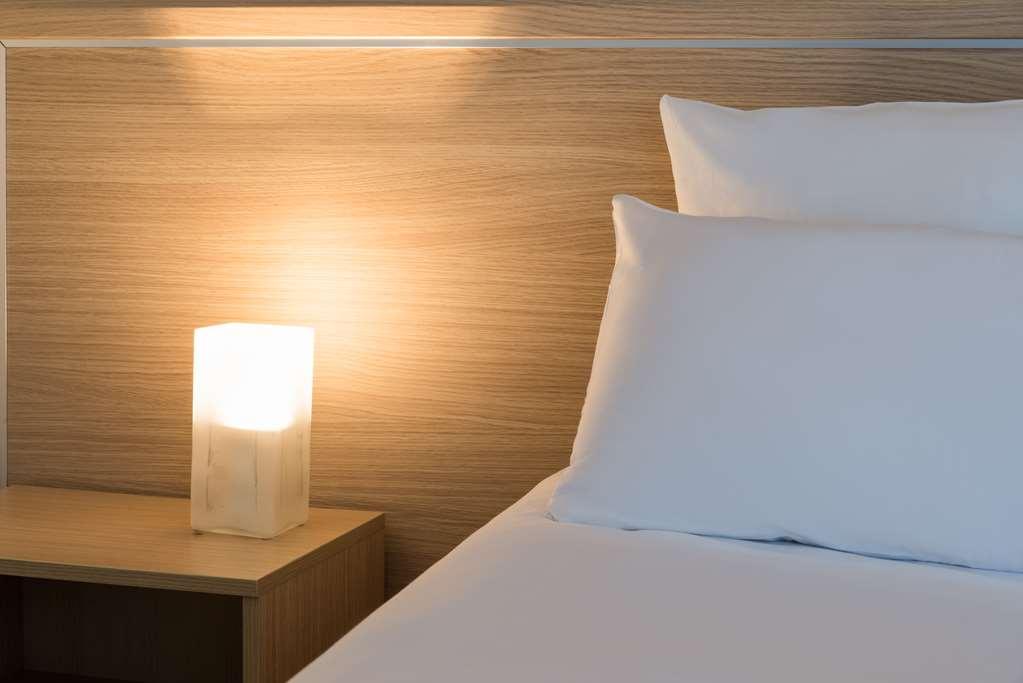 Hotel Le Barry, Toulouse Nord Gratentour Kamer foto